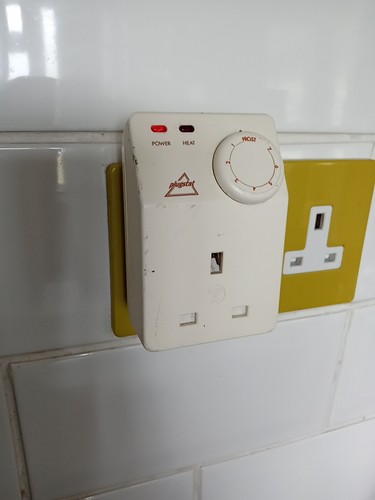 Thermostatic plug for - thermostatic,