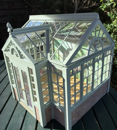 Dolls house scale - dolls,