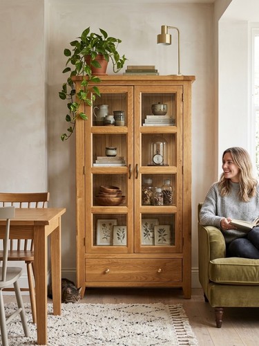 Stunning oak display cabinet - display,